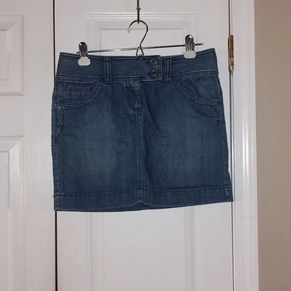 Ann Taylor denim mini skirt Sz 4